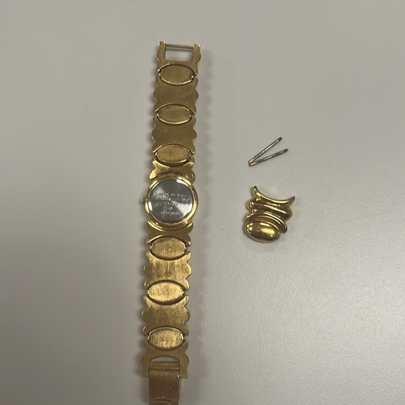 Anne Klein Gold Tone heavy Watch with Extra Links / vintage - Picture 5 of 8